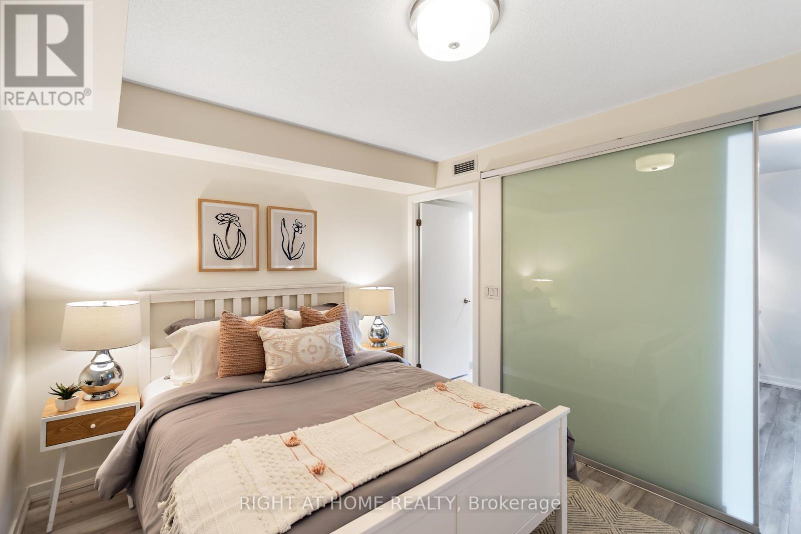 1322 - 38 Joe Shuster Way, Toronto, Ontario  M6K 0A5 - Photo 6 - C12582174