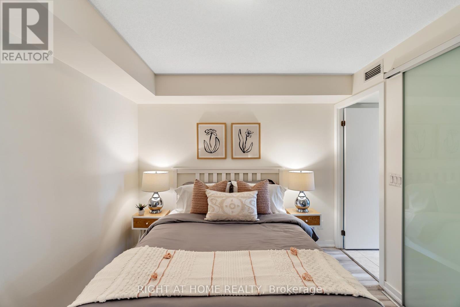 1322 - 38 Joe Shuster Way, Toronto, Ontario  M6K 0A5 - Photo 7 - C12582174