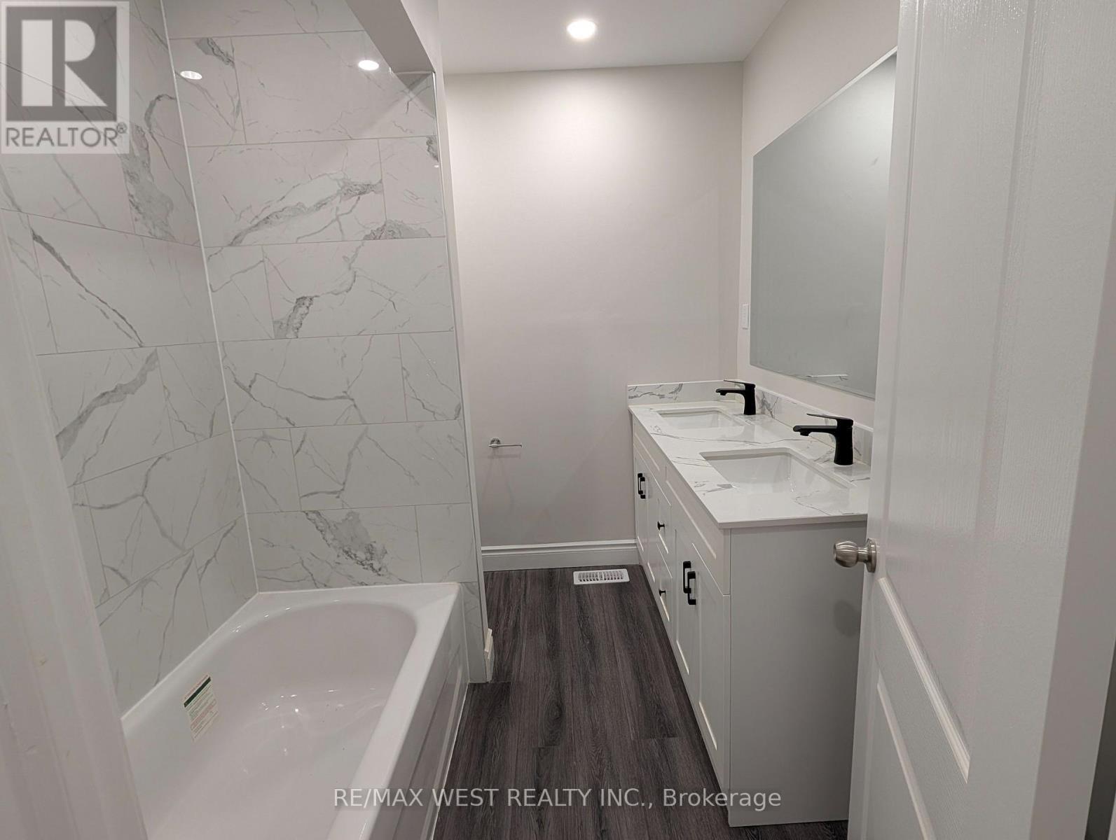 198 Cherrywood Drive, Newmarket, Ontario  L3Y 2X8 - Photo 12 - N12582008