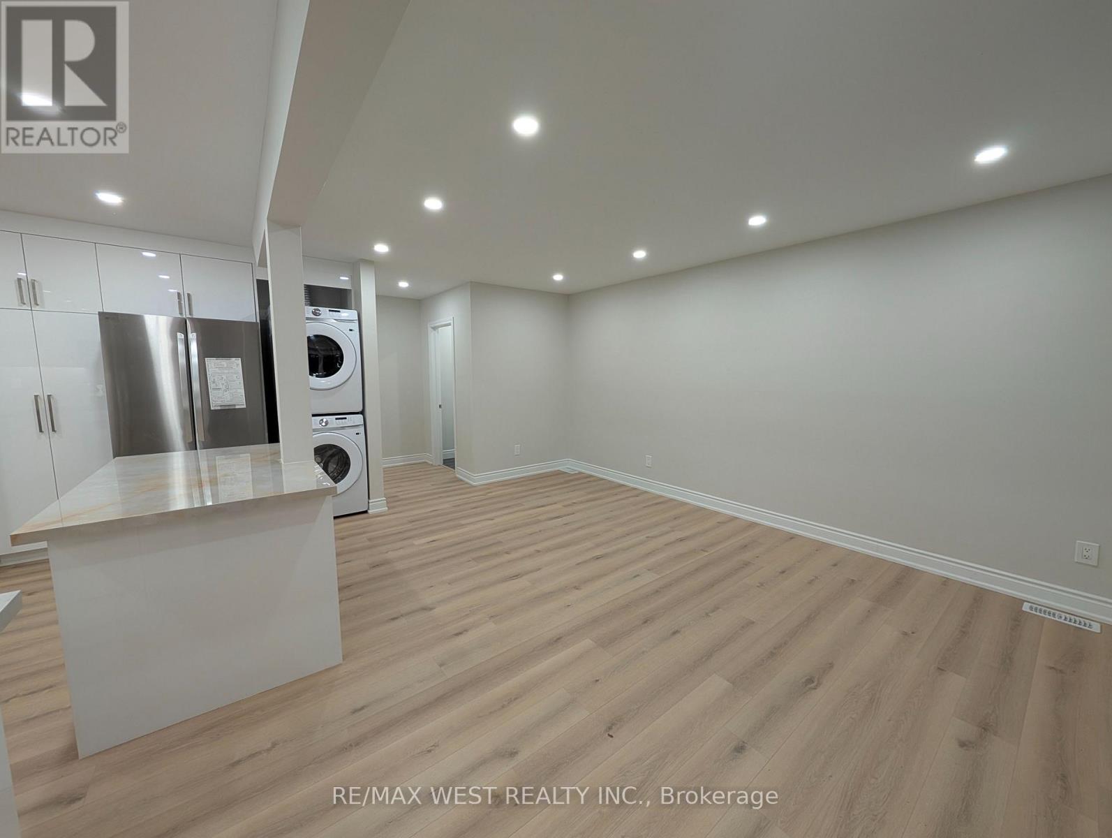 198 Cherrywood Drive, Newmarket, Ontario  L3Y 2X8 - Photo 4 - N12582008