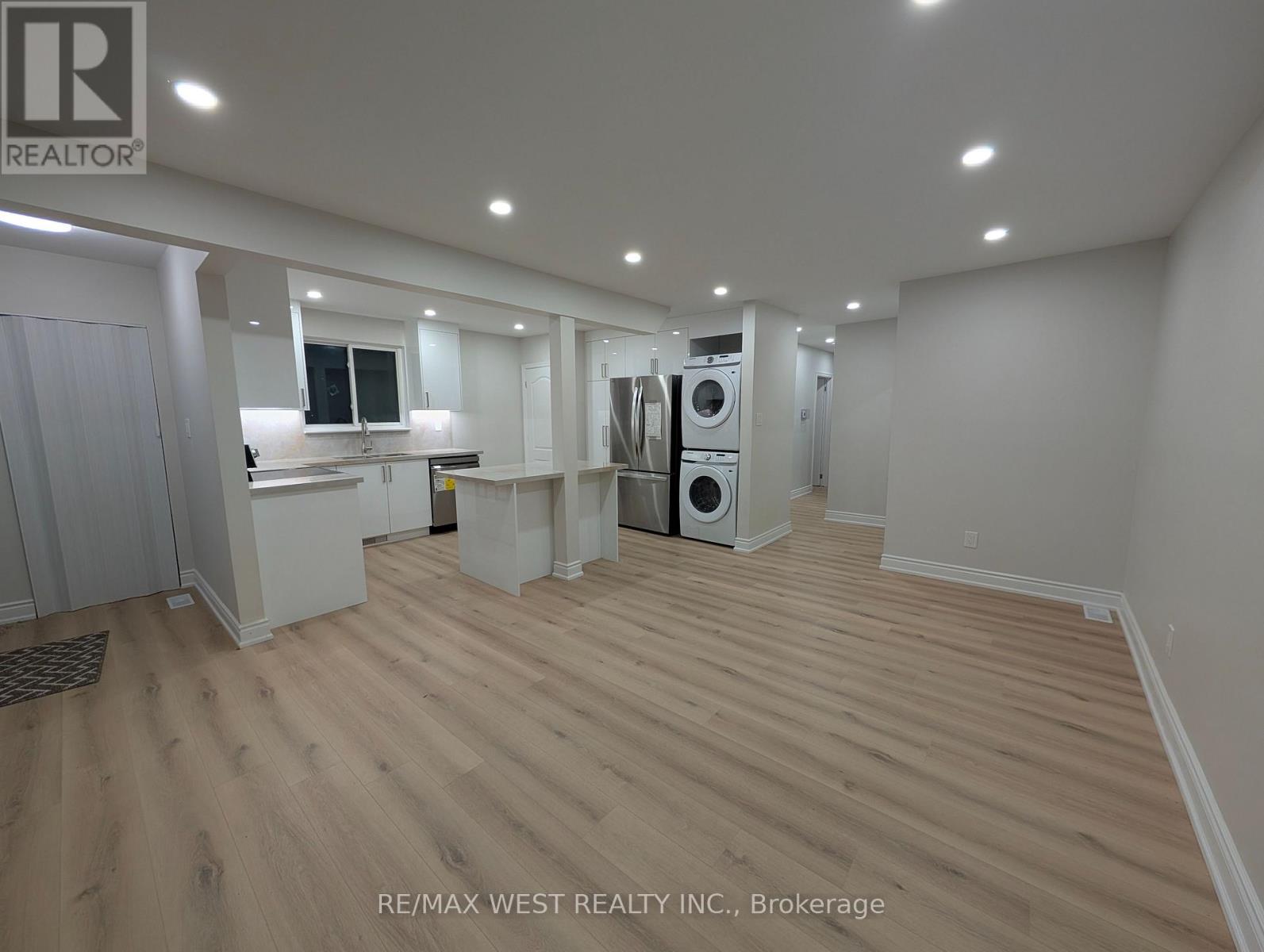 198 Cherrywood Drive, Newmarket, Ontario  L3Y 2X8 - Photo 5 - N12582008