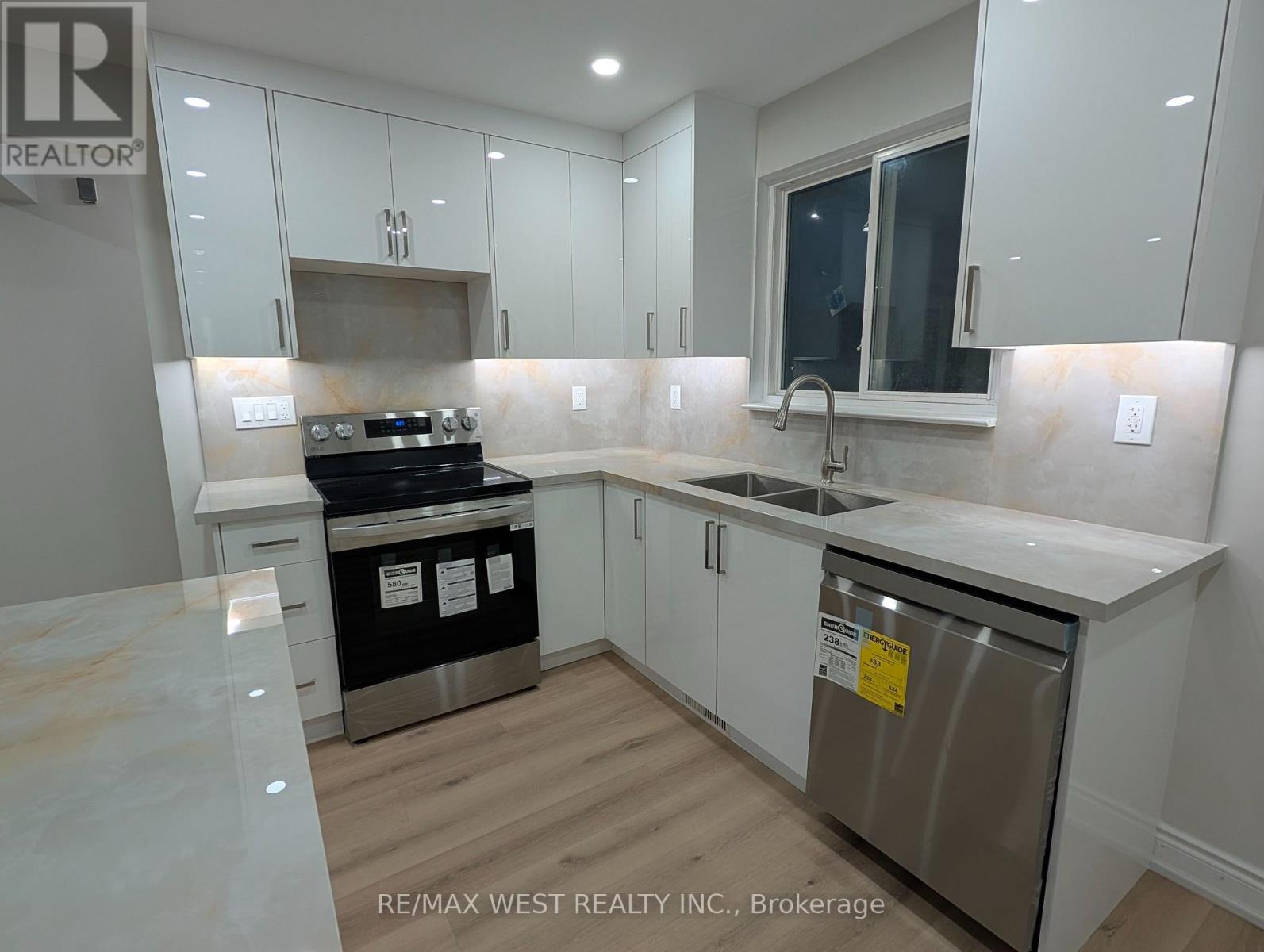 198 Cherrywood Drive, Newmarket, Ontario  L3Y 2X8 - Photo 8 - N12582008