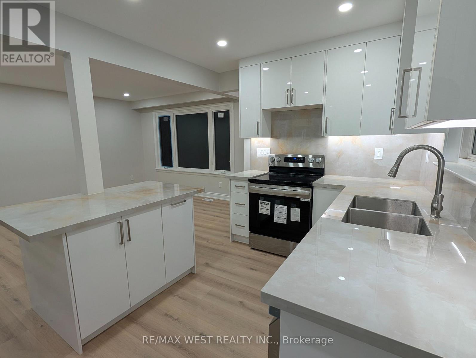 198 Cherrywood Drive, Newmarket, Ontario  L3Y 2X8 - Photo 9 - N12582008