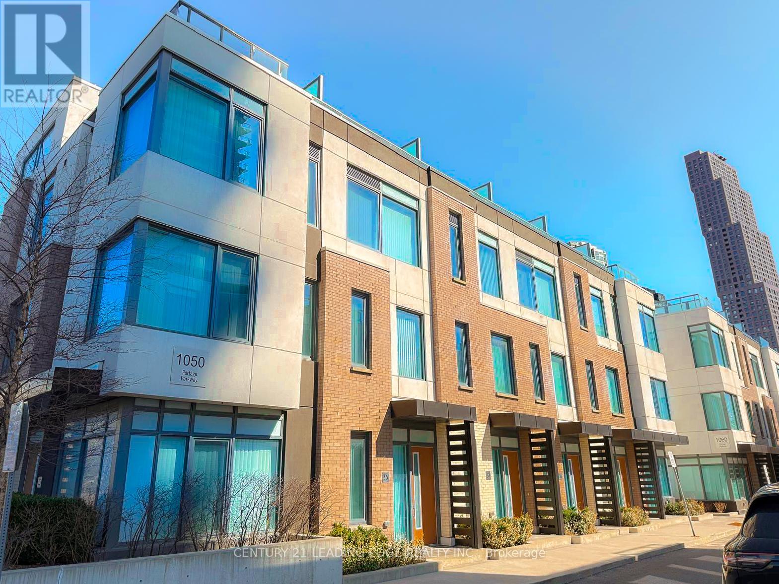 39 - 1050 Portage Parkway, Vaughan, Ontario  L4K 0K3 - Photo 2 - N12582064