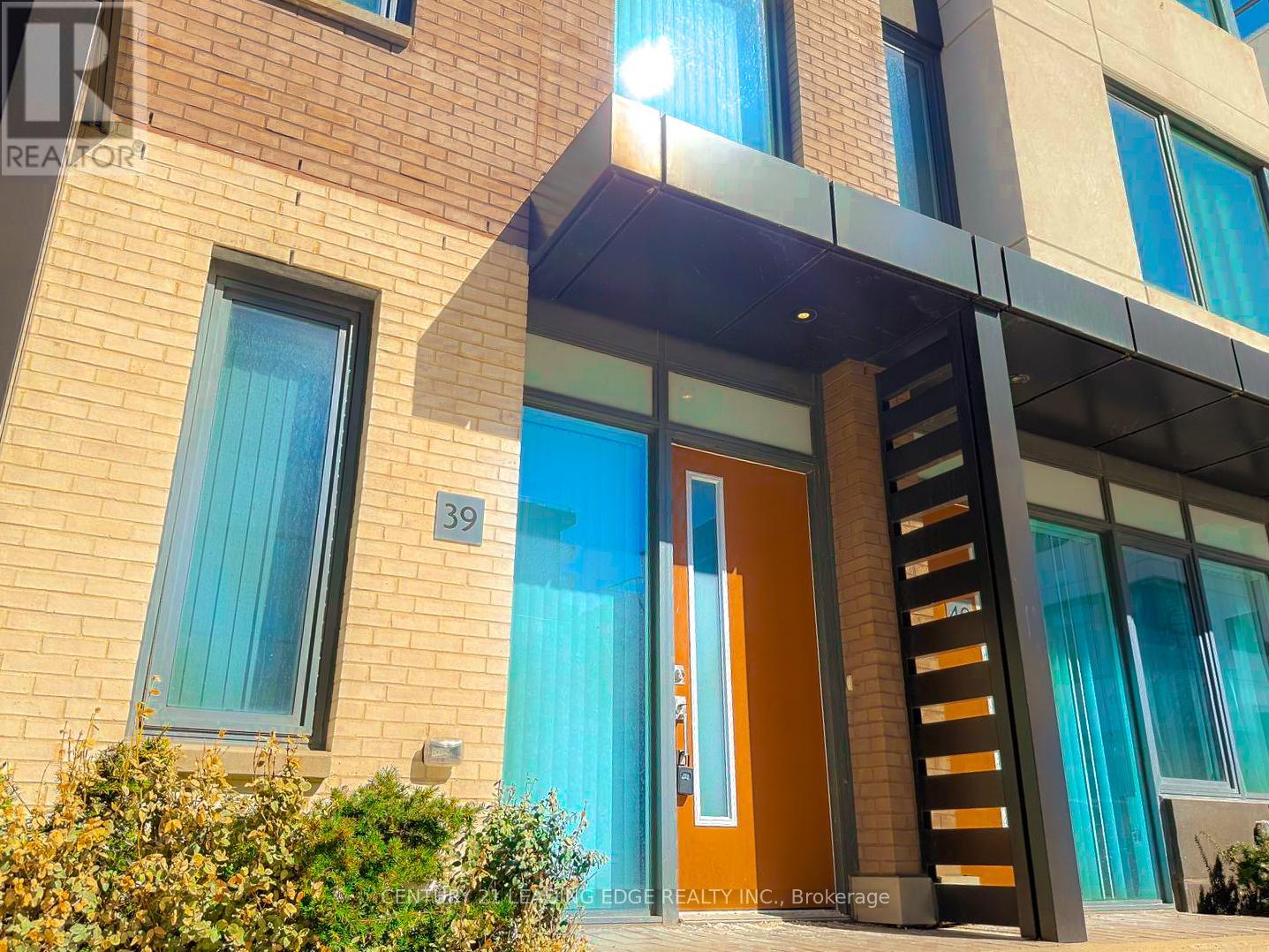 39 - 1050 Portage Parkway, Vaughan, Ontario  L4K 0K3 - Photo 3 - N12582064