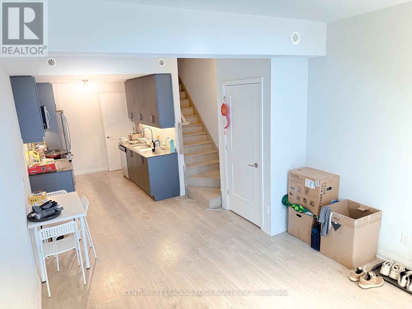 39 - 1050 Portage Parkway, Vaughan, Ontario  L4K 0K3 - Photo 5 - N12582064