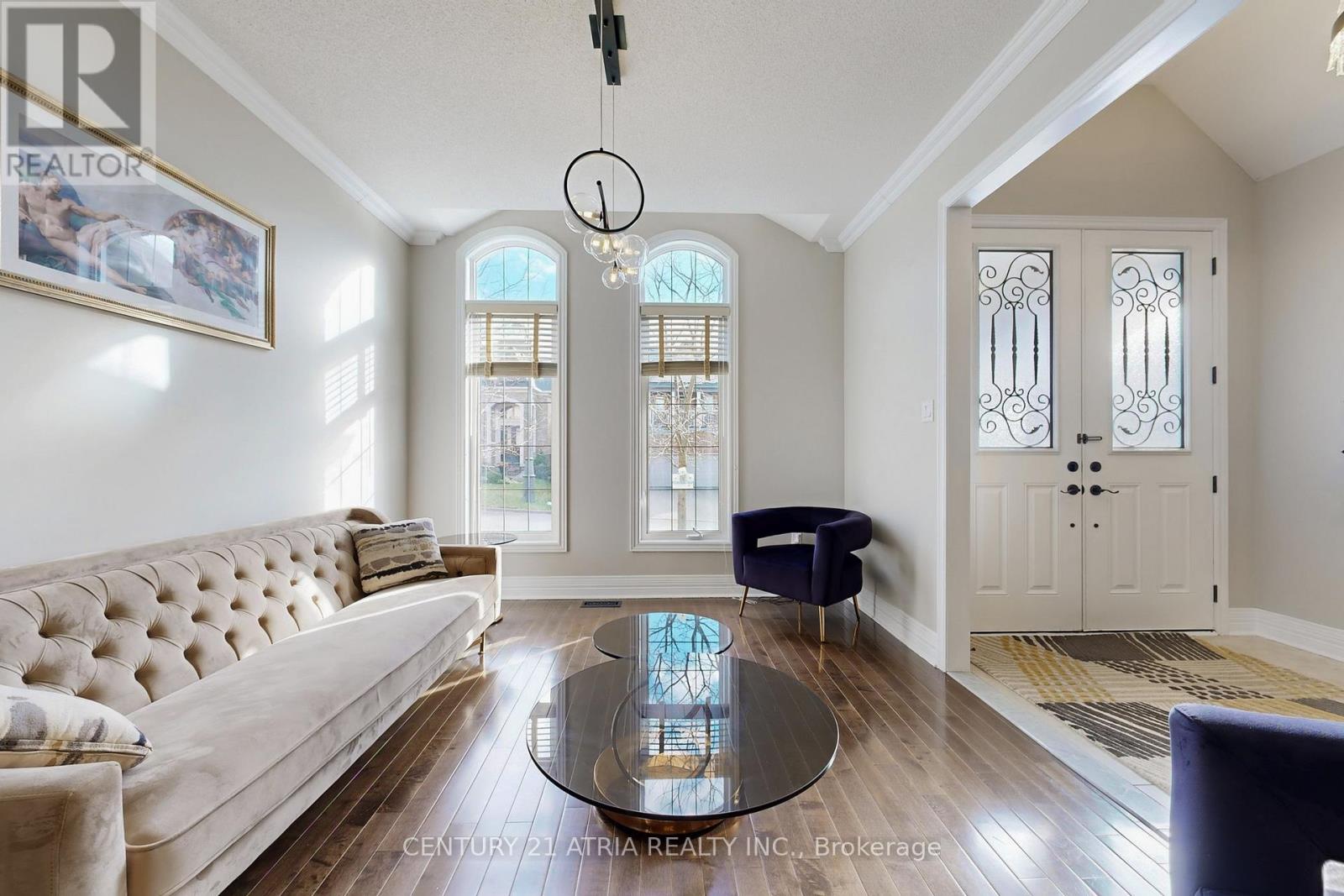 490 Kwapis Boulevard, Newmarket, Ontario  L3X 3K6 - Photo 4 - N12582128