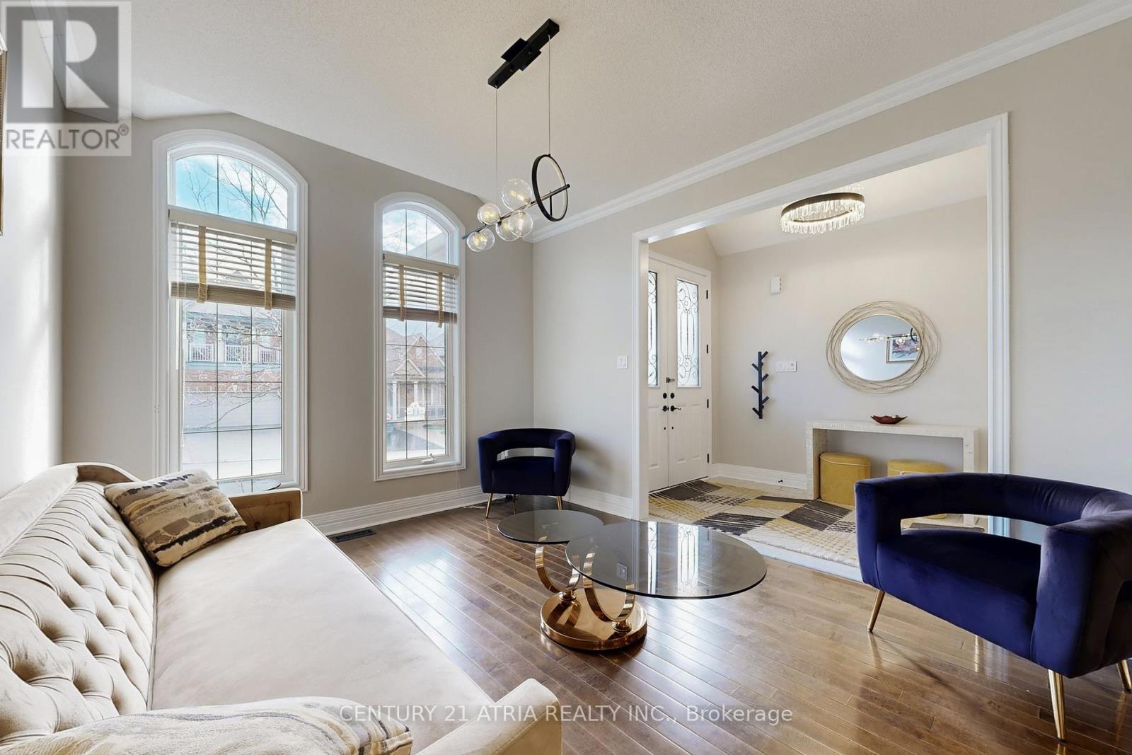 490 Kwapis Boulevard, Newmarket, Ontario  L3X 3K6 - Photo 5 - N12582128