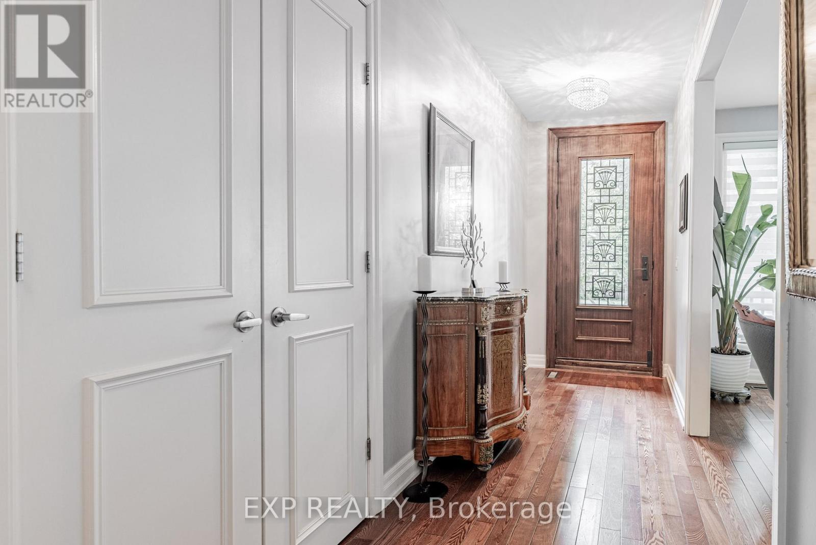 203 Centre Street W, Richmond Hill, Ontario  L4C 3P9 - Photo 2 - N12582178