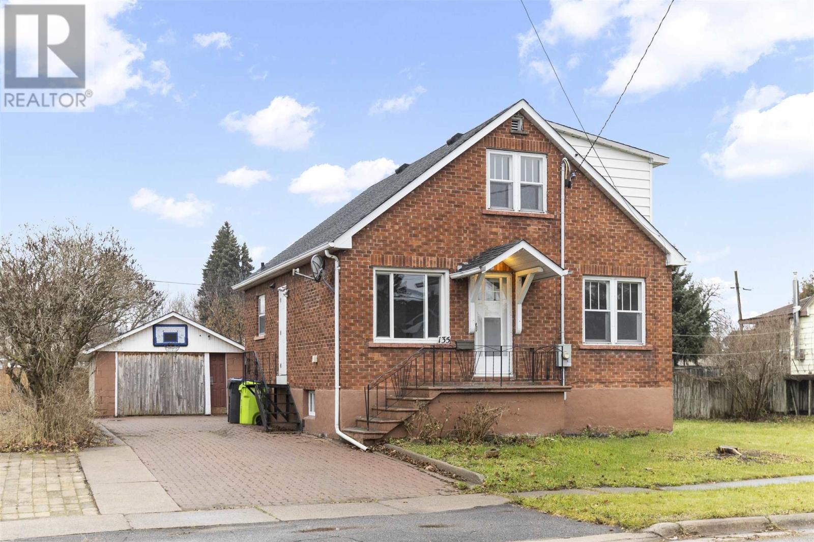 135 Carufel Ave, Sault Ste. Marie, Ontario P6C 4T5 - Photo 3 - SM253361