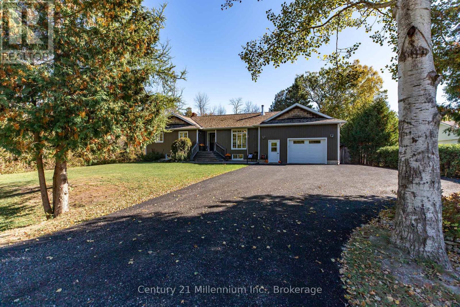 23 Pierce Street N, South Bruce Peninsula, Ontario  N0H 2T0 - Photo 2 - X12582230