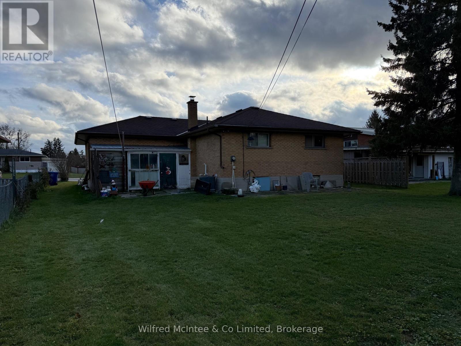 506 14th Street, Hanover, Ontario N4N 1Z9 - Photo 10 - X12582272