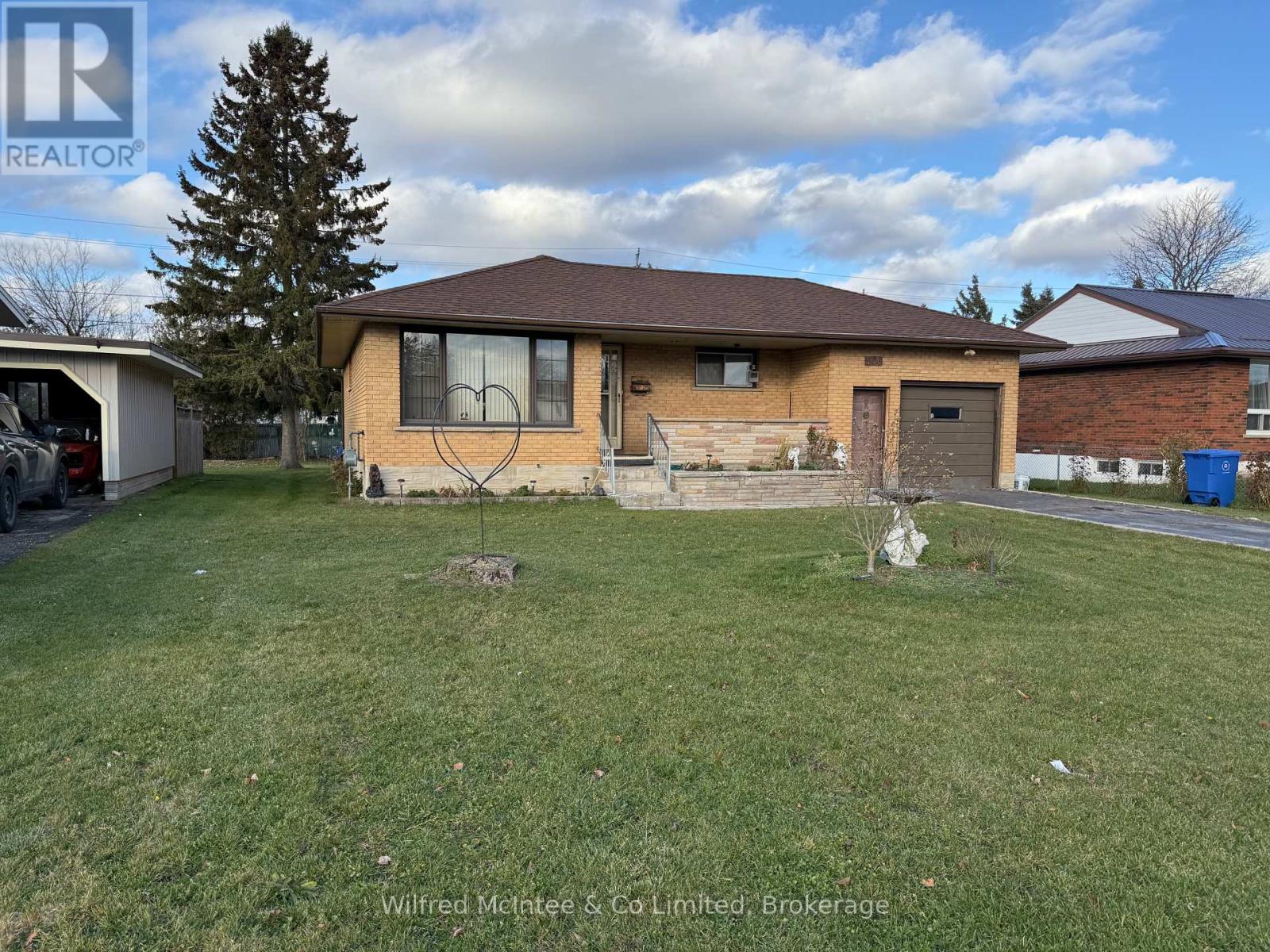 506 14th Street, Hanover, Ontario N4N 1Z9 - Photo 2 - X12582272