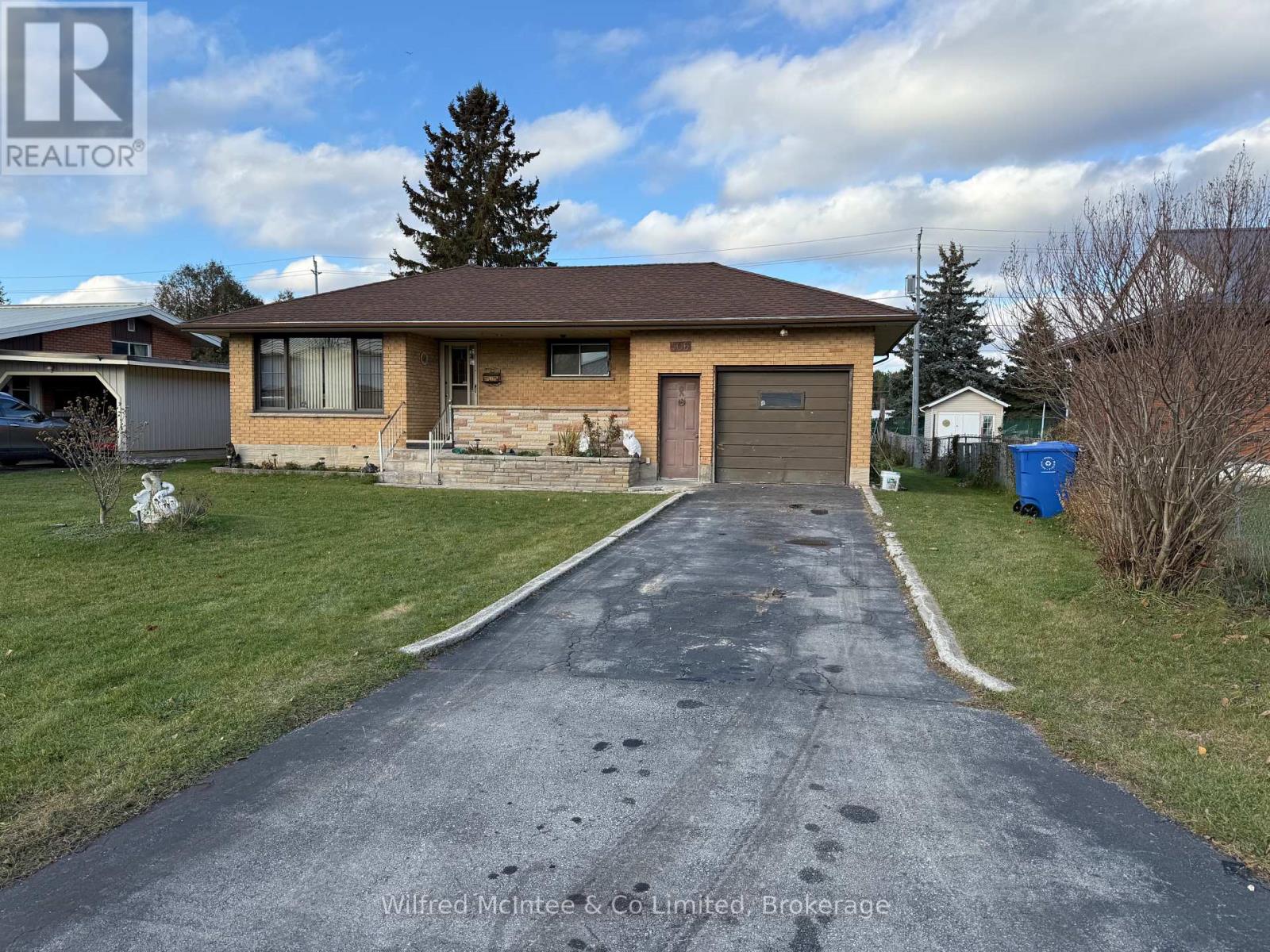 506 14th Street, Hanover, Ontario N4N 1Z9 - Photo 4 - X12582272