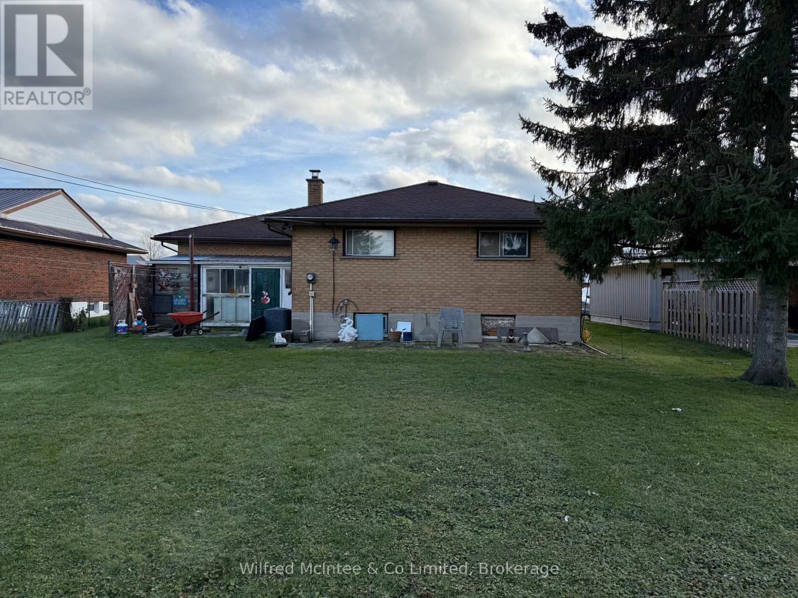 506 14th Street, Hanover, Ontario N4N 1Z9 - Photo 9 - X12582272