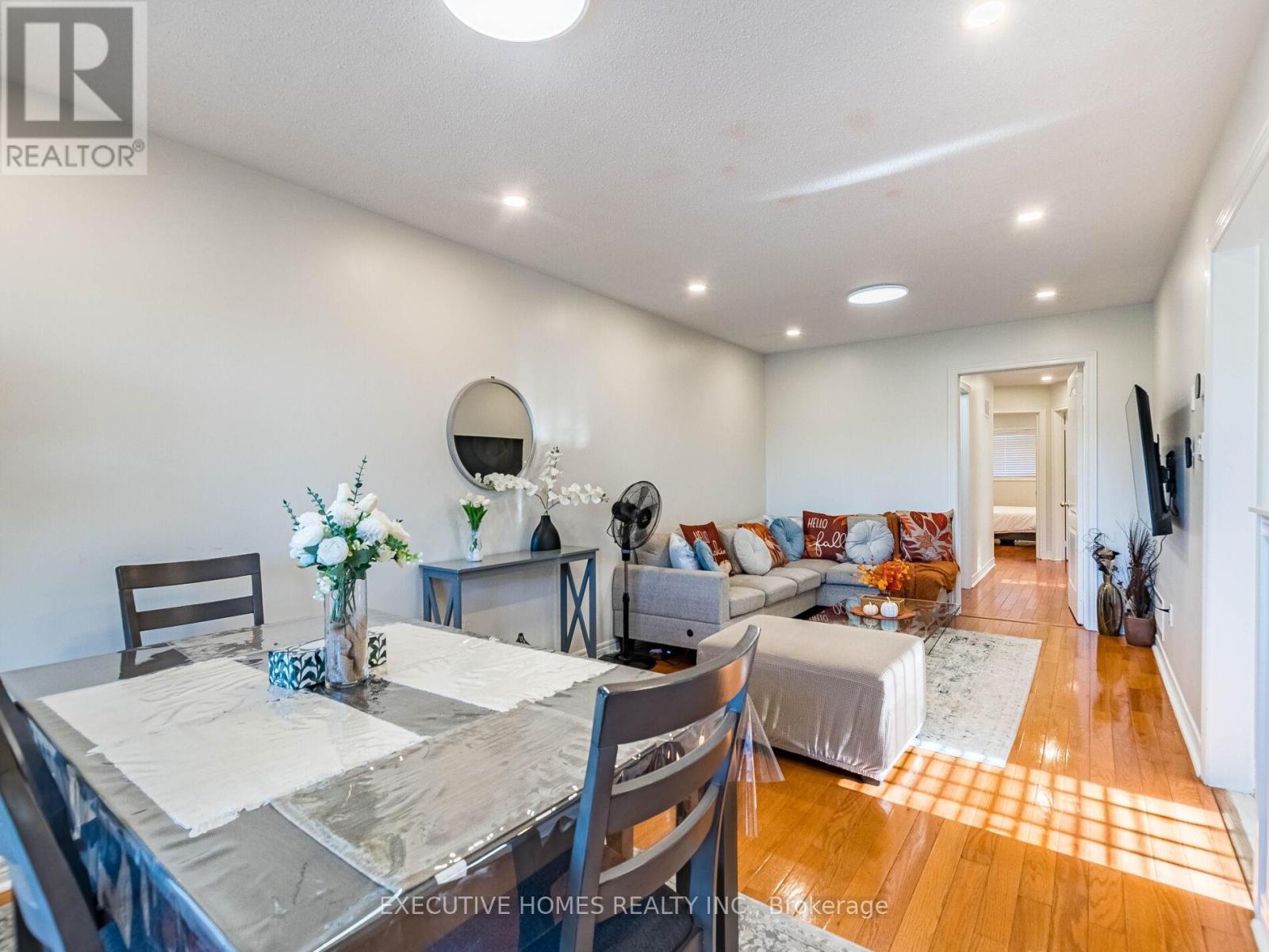 5321 Red Brush Drive, Mississauga, Ontario  L4Z 3Z5 - Photo 4 - W12582024