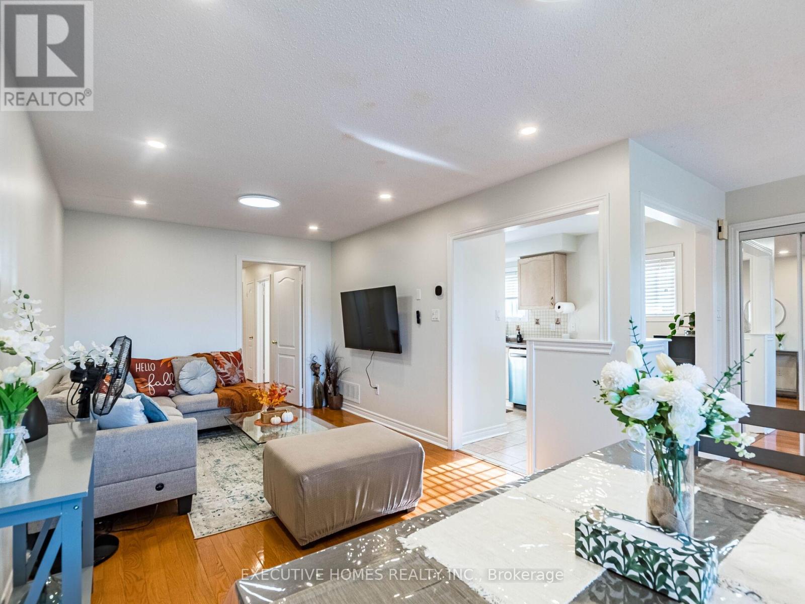 5321 Red Brush Drive, Mississauga, Ontario  L4Z 3Z5 - Photo 5 - W12582024