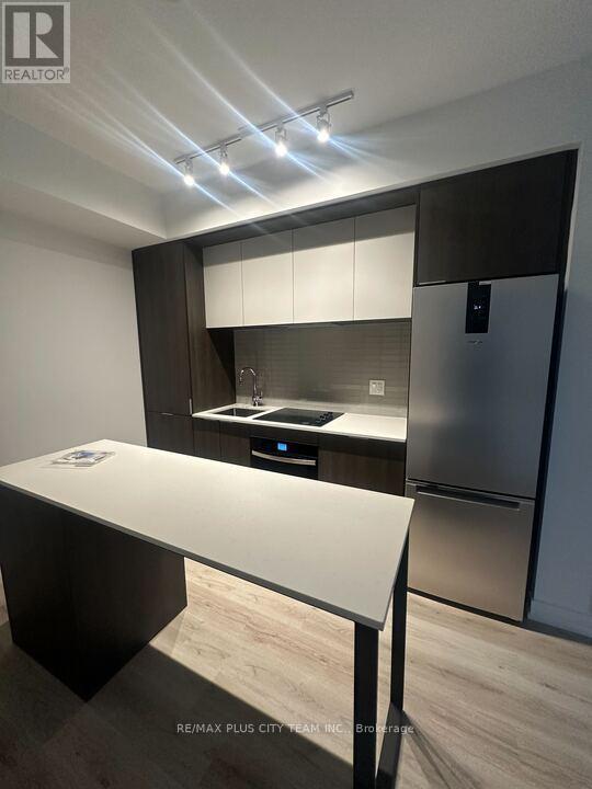 2506 - 395 Square One Drive, Mississauga, Ontario  L5B 0P6 - Photo 4 - W12582040