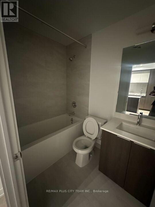 2506 - 395 Square One Drive, Mississauga, Ontario  L5B 0P6 - Photo 6 - W12582040