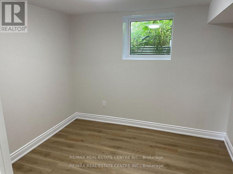 Lower - 37 Edgemont Drive, Brampton, Ontario  L6V 1K9 - Photo 9 - W12582062