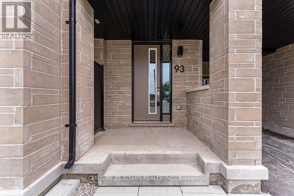 93 Rockface Trail, Caledon, Ontario  L7C 4P1 - Photo 2 - W12582088