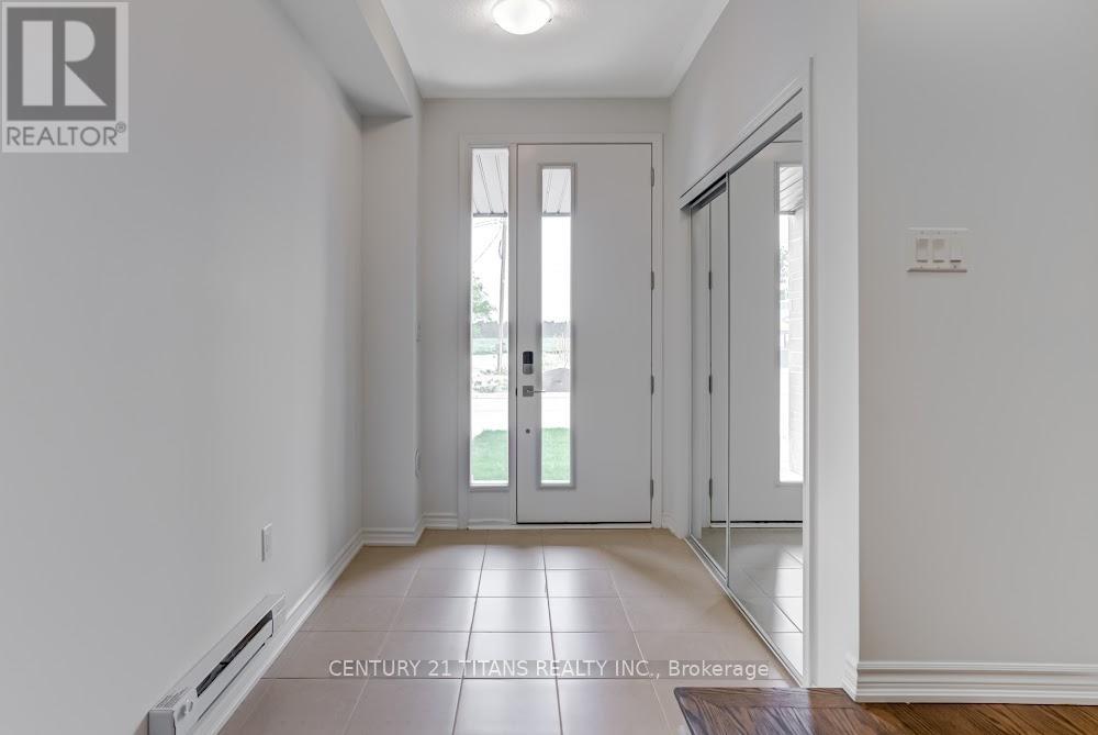 93 Rockface Trail, Caledon, Ontario  L7C 4P1 - Photo 3 - W12582088