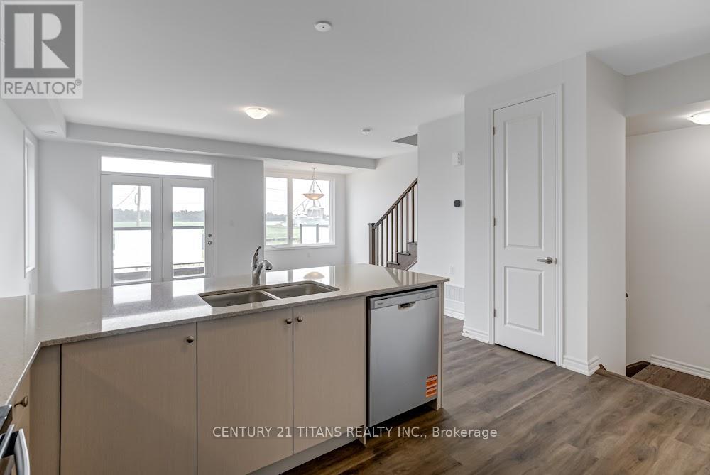 93 Rockface Trail, Caledon, Ontario  L7C 4P1 - Photo 8 - W12582088