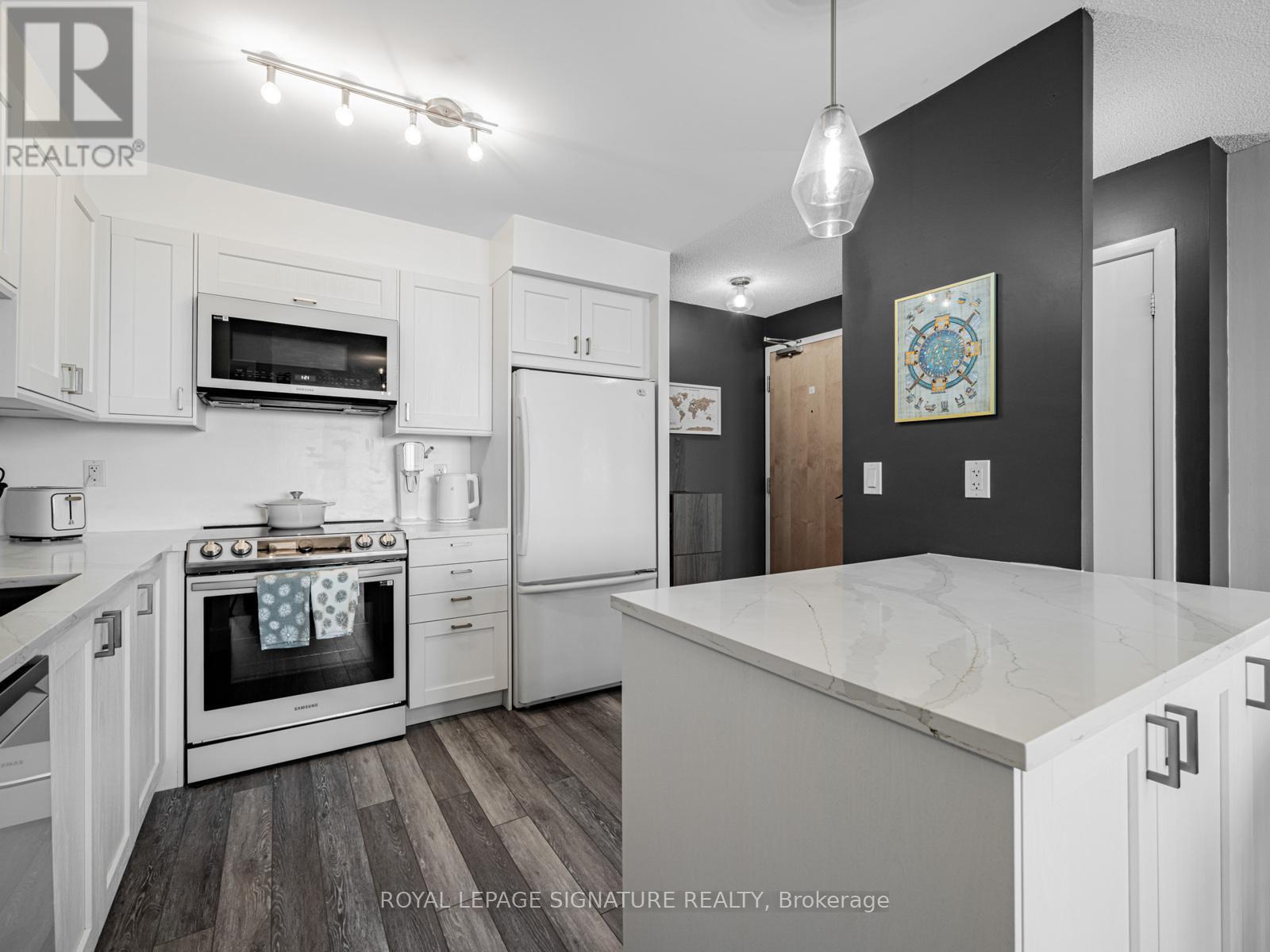 1817 - 185 Legion Road N, Toronto, Ontario  M8Y 0A1 - Photo 6 - W12582188