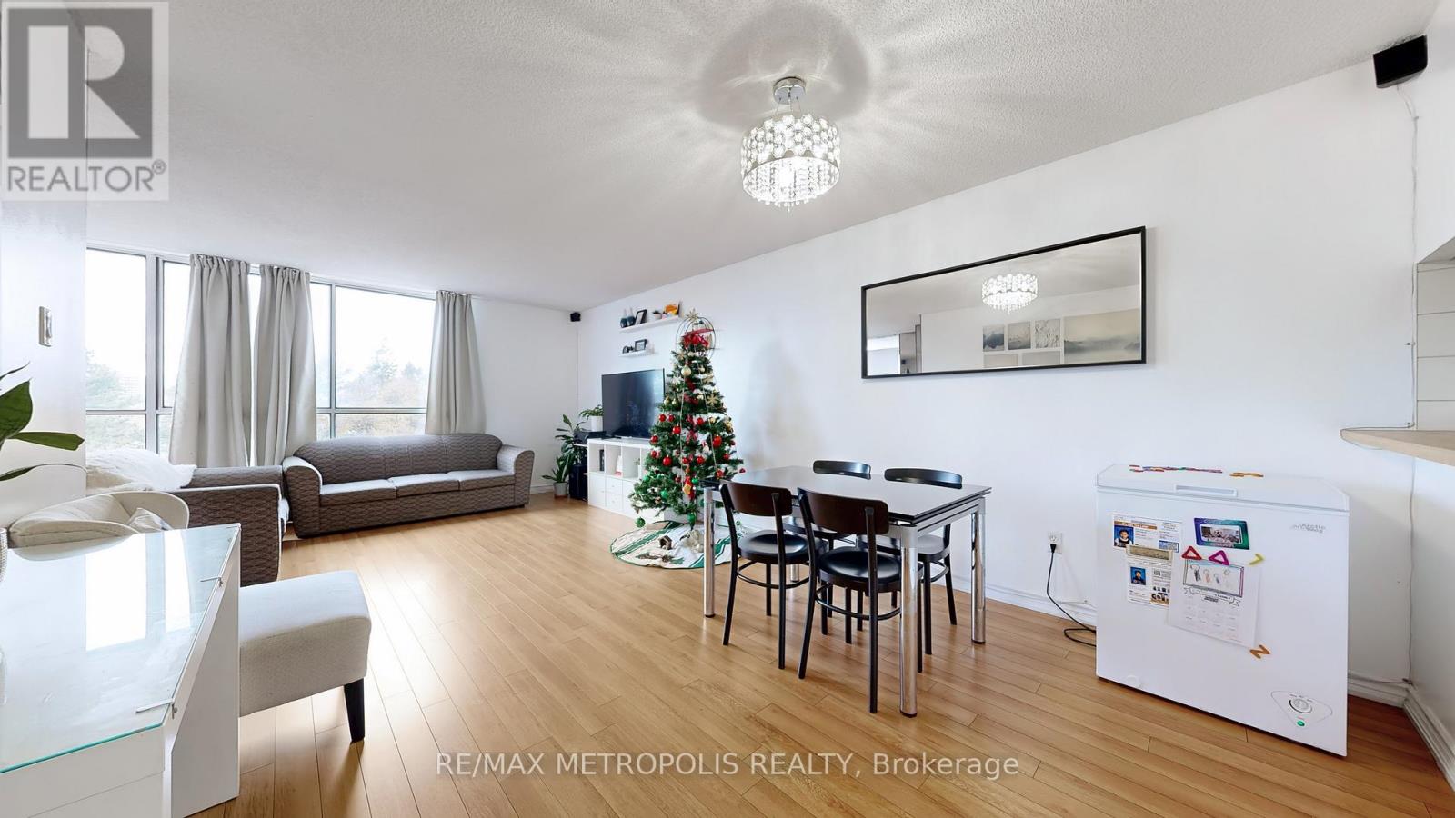 713 - 10 Martha Eaton Way, Toronto, Ontario  M6M 5B3 - Photo 10 - W12582194