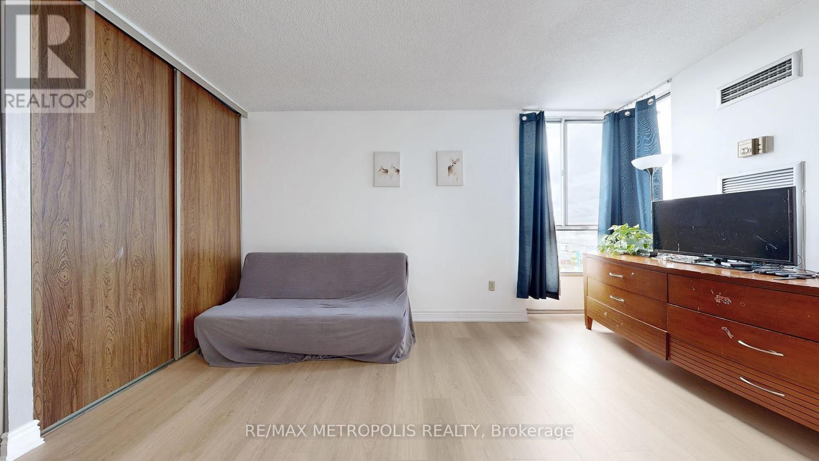 713 - 10 Martha Eaton Way, Toronto, Ontario  M6M 5B3 - Photo 15 - W12582194