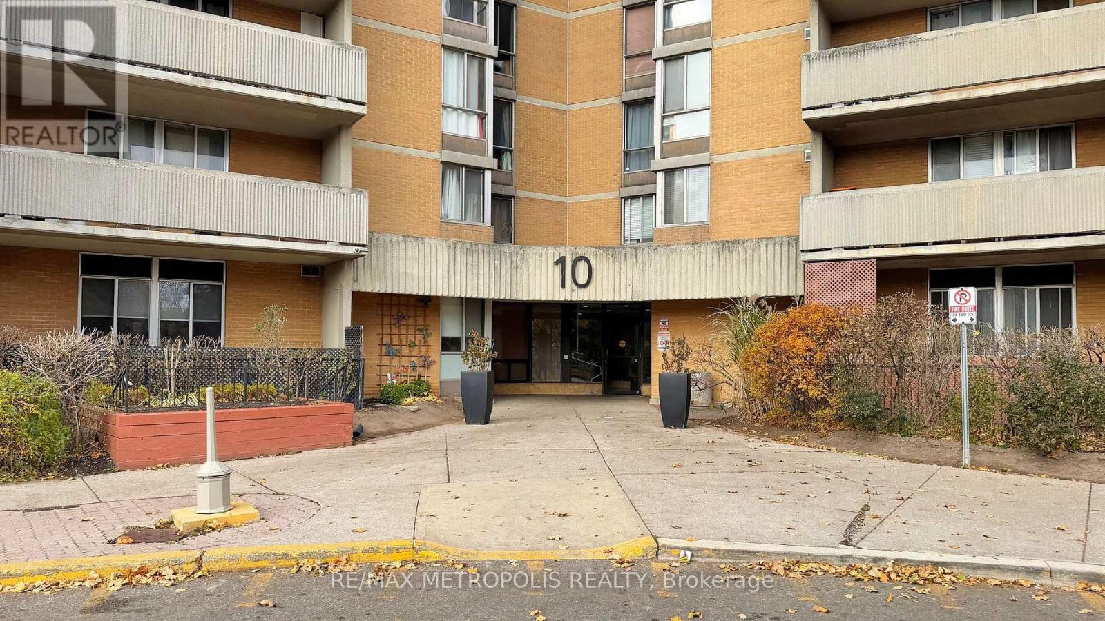 713 - 10 Martha Eaton Way, Toronto, Ontario  M6M 5B3 - Photo 3 - W12582194