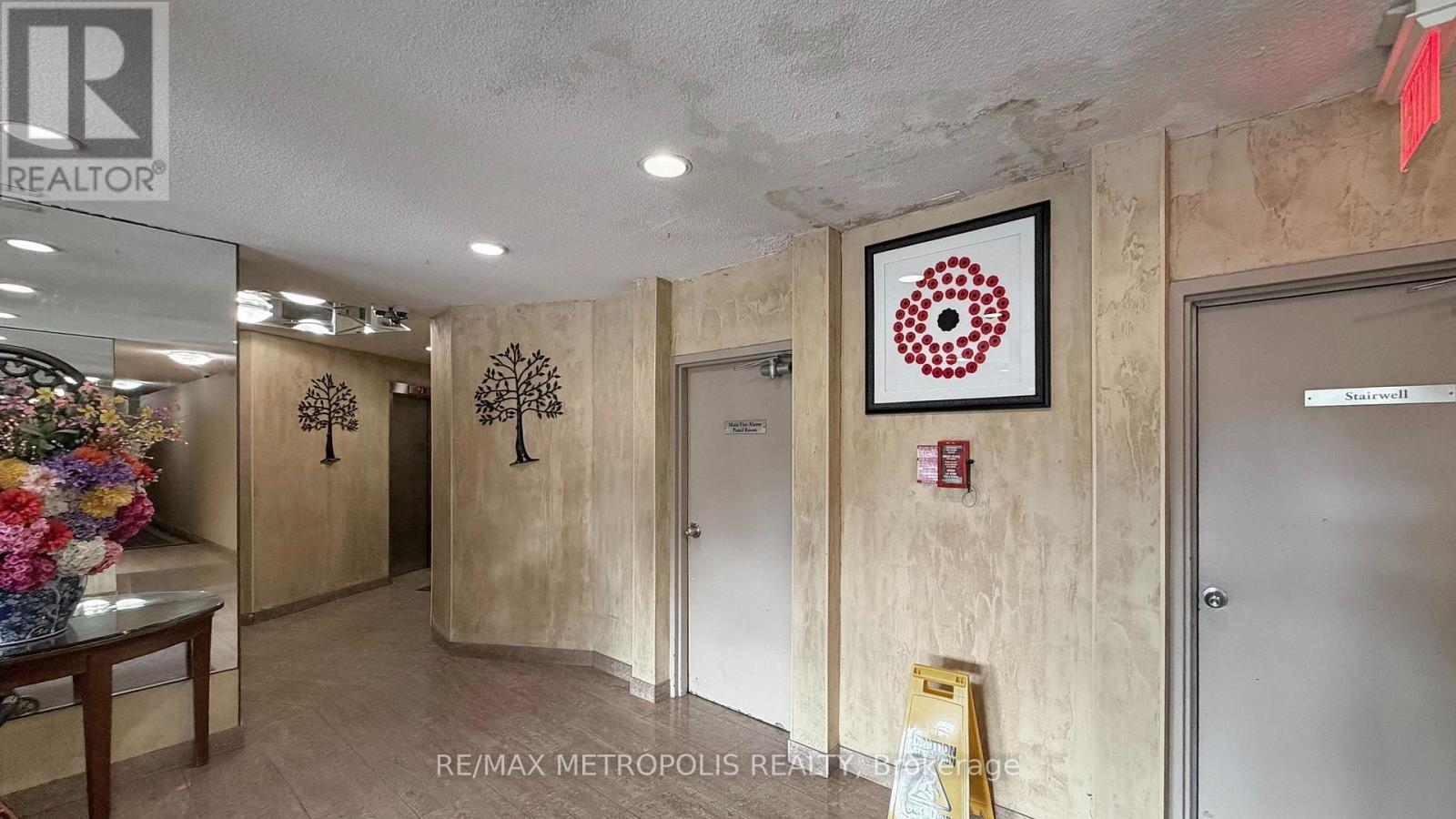 713 - 10 Martha Eaton Way, Toronto, Ontario  M6M 5B3 - Photo 4 - W12582194