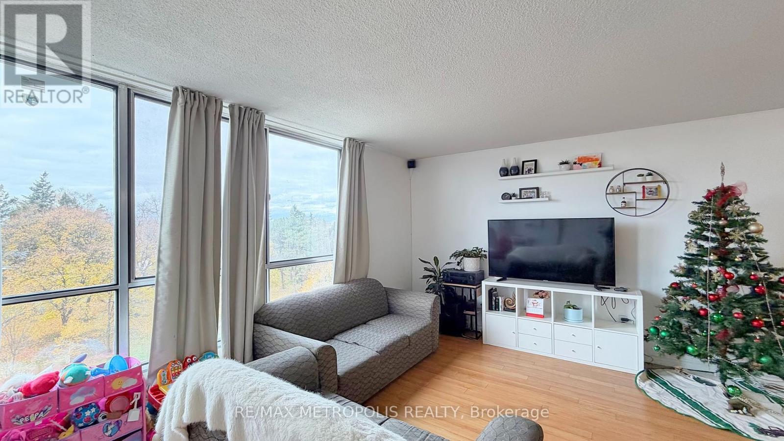 713 - 10 Martha Eaton Way, Toronto, Ontario  M6M 5B3 - Photo 7 - W12582194