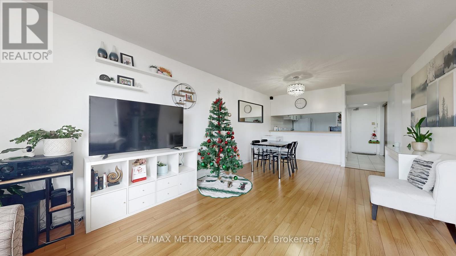 713 - 10 Martha Eaton Way, Toronto, Ontario  M6M 5B3 - Photo 8 - W12582194