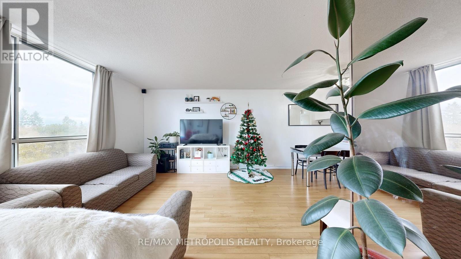 713 - 10 Martha Eaton Way, Toronto, Ontario  M6M 5B3 - Photo 9 - W12582194