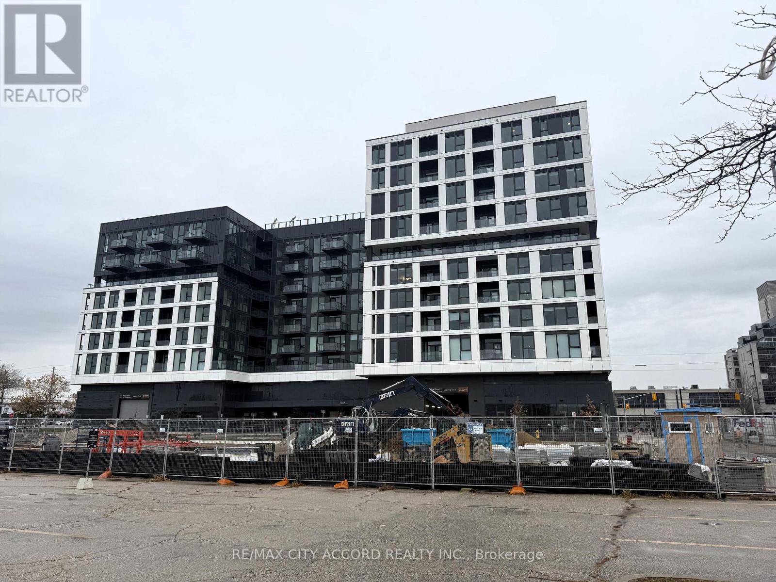 704 - 1037 THE QUEENSWAY, Toronto, Ontario