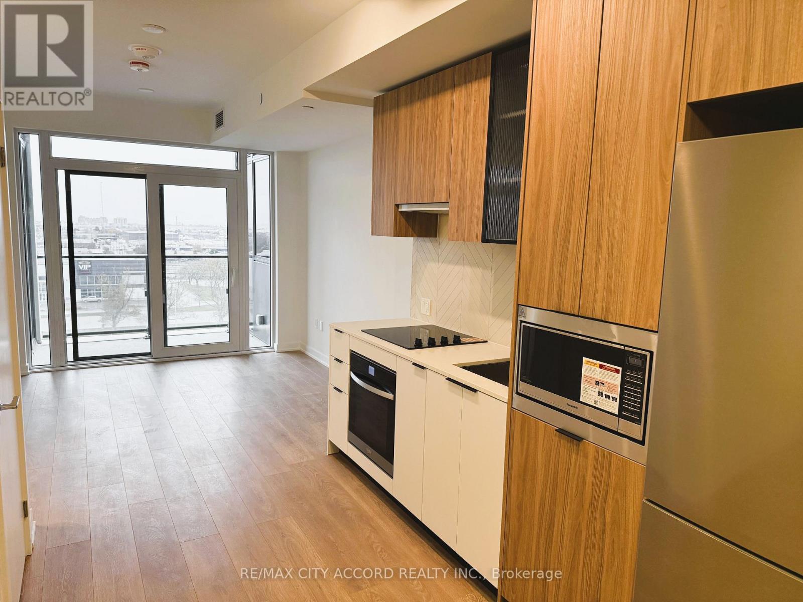 704 - 1037 The Queensway, Toronto, Ontario  M8Z 6C7 - Photo 2 - W12582198