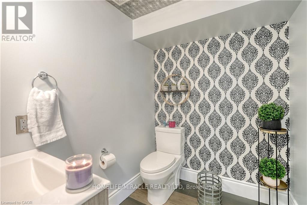 39 Endeavour Drive, Cambridge, Ontario  N3C 4C4 - Photo 11 - X12582140