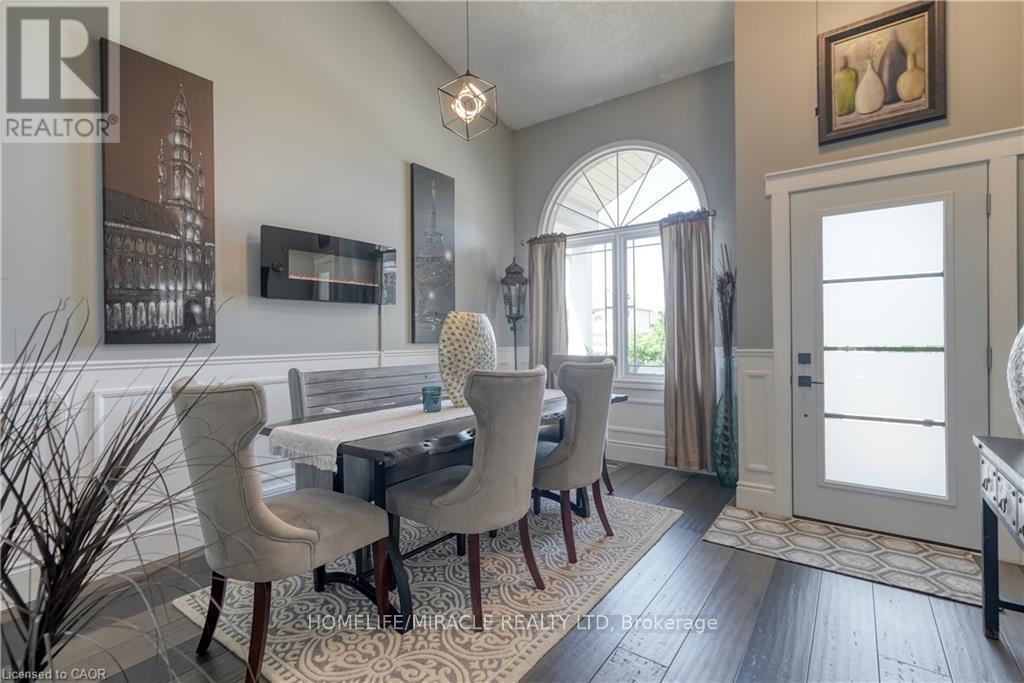 39 Endeavour Drive, Cambridge, Ontario  N3C 4C4 - Photo 2 - X12582140