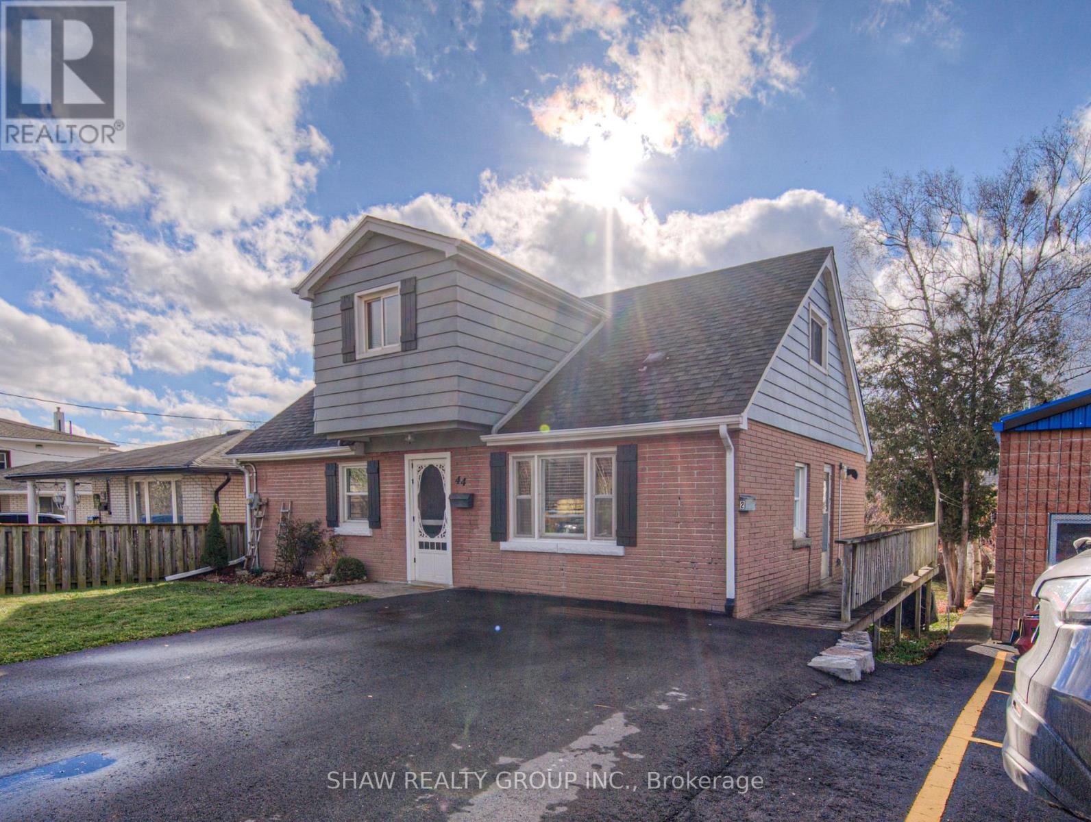 44 Jaffray Street, Cambridge, Ontario  N1R 3H9 - Photo 2 - X12582180