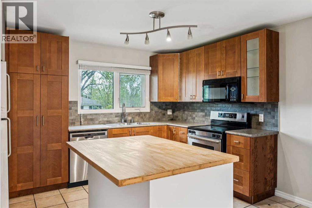 439 Hendon Drive Nw, Calgary, Alberta  T2K 2A1 - Photo 8 - A2266089