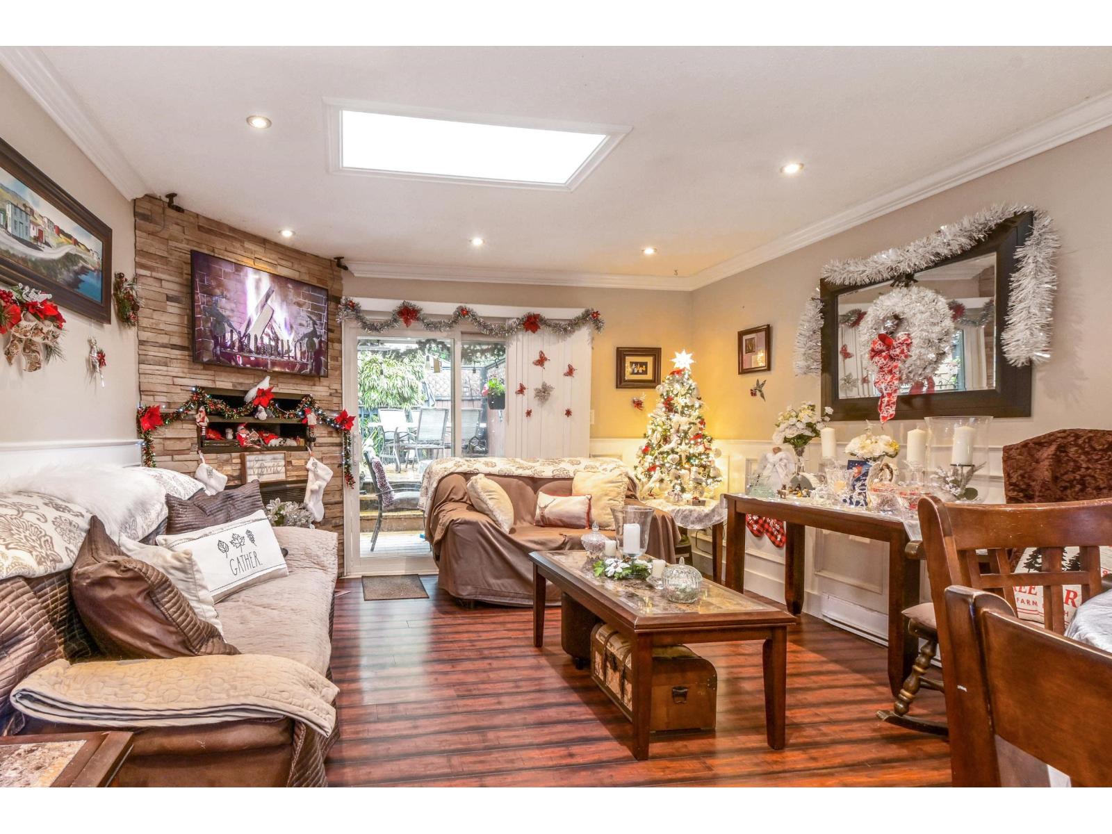 8037 139a Street, Surrey, British Columbia  V3W 6P9 - Photo 2 - R3070058