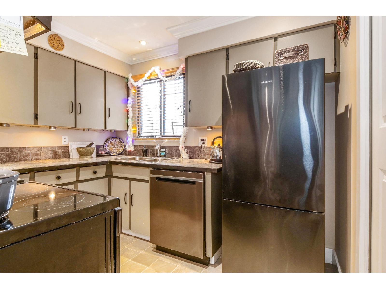 8037 139a Street, Surrey, British Columbia  V3W 6P9 - Photo 5 - R3070058