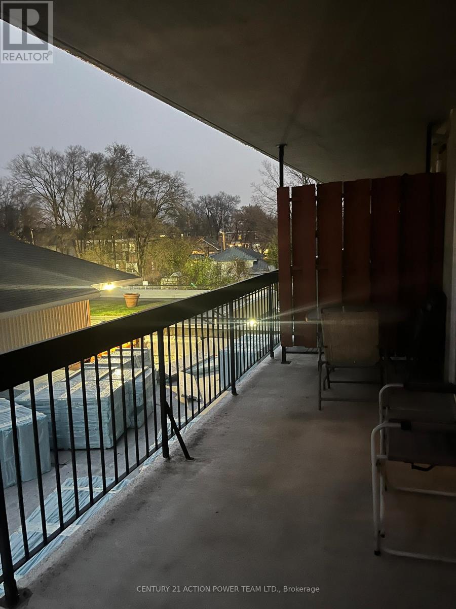 204 - 158b Mcarthur Avenue, Ottawa, Ontario  K1L 8C9 - Photo 15 - X12581702