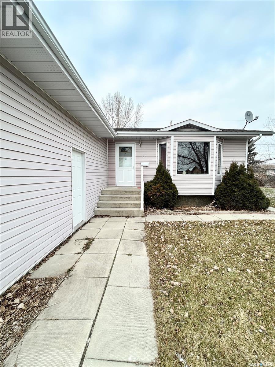 99 Laskin Crescent, Humboldt, Saskatchewan  S0K 2A0 - Photo 3 - SK024718