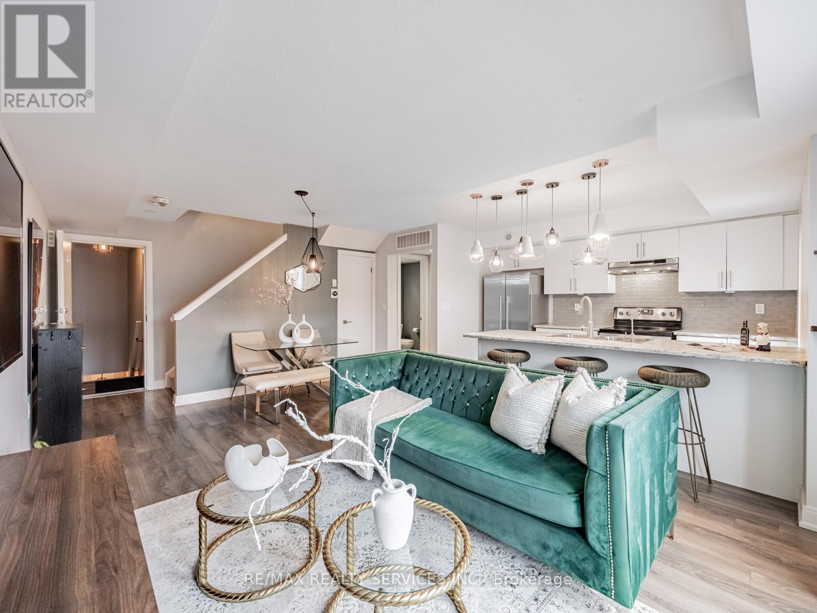 60 - 100 Dufay Road, Brampton, Ontario L7A 4S3 - Photo 4 - W12581406