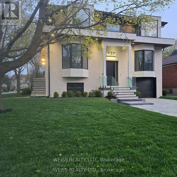 137 BANNOCKBURN AVENUE, Toronto, Ontario