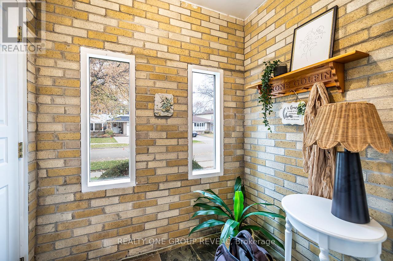 79 Highcastle Road, Toronto, Ontario  M1E 4N3 - Photo 3 - E12582242