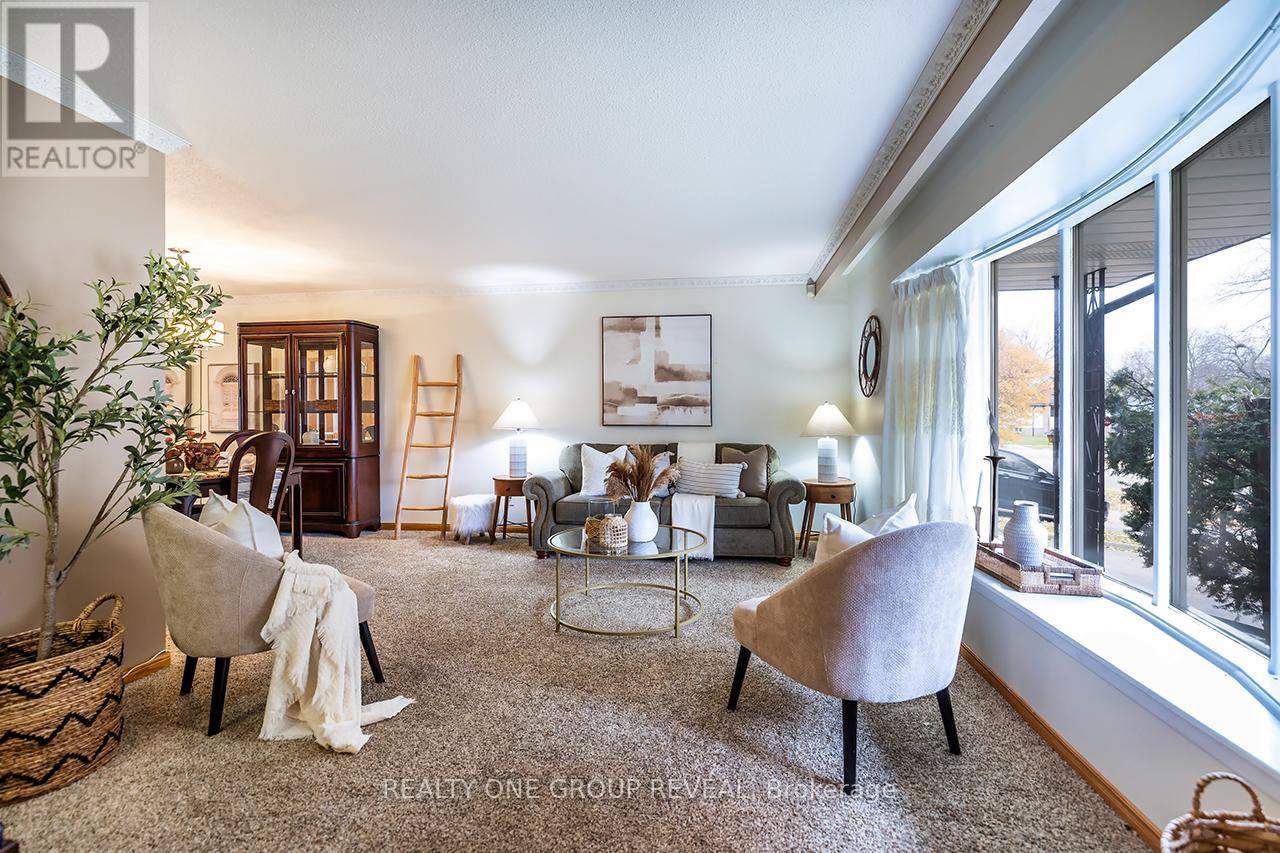 79 Highcastle Road, Toronto, Ontario  M1E 4N3 - Photo 5 - E12582242