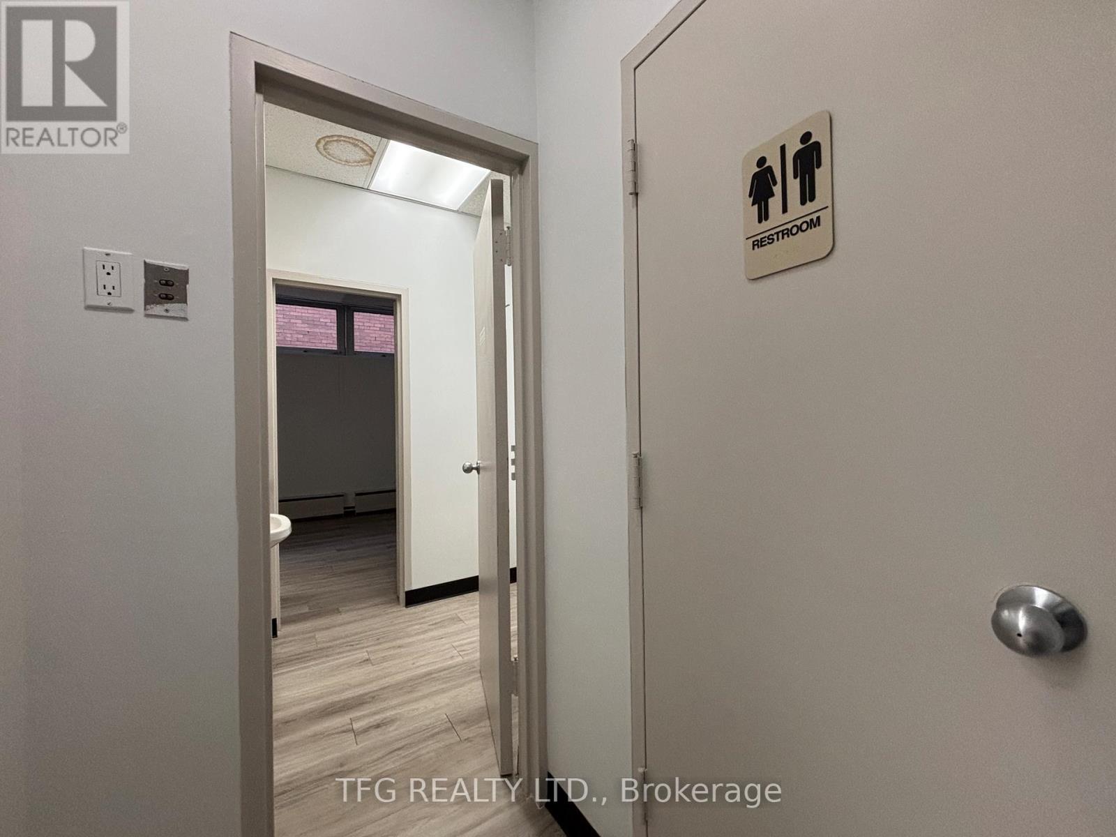 210 - 300 King Street W, Oshawa, Ontario  L1J 8P3 - Photo 8 - E12582370